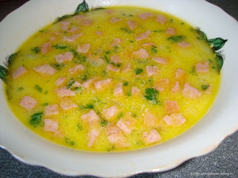 Сырный суп с колбасой